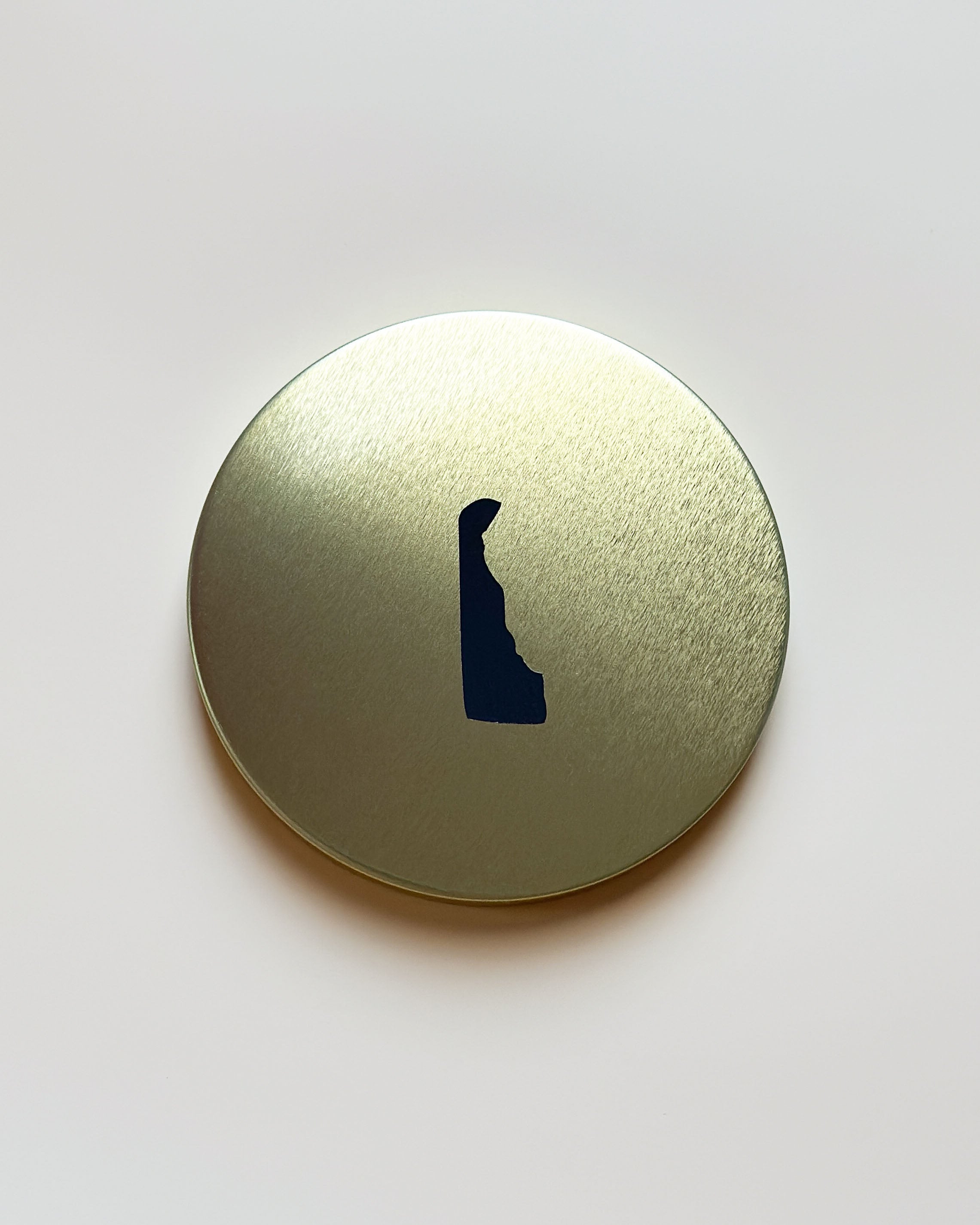 Gold candle lid with delaware shaped match strike